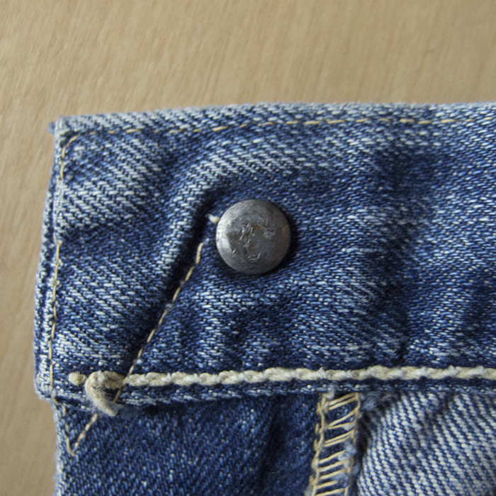 LEVI'S503BXX (leather patch, 1 side red tab)_topbuttonback