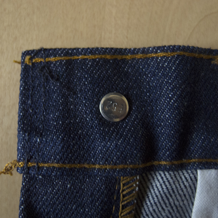 Levi's505(1985.11)_top button (back)