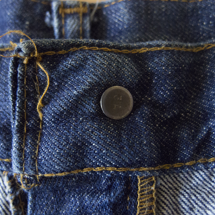 LEVI'S646(BIGE)_top button (back)